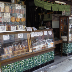 谷中のおせんべい屋さん